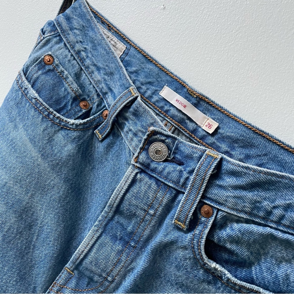Levi’s Wedgie SZ 26